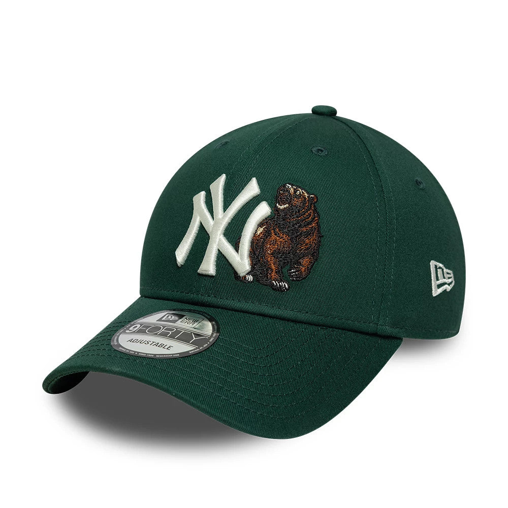 Pictured is this MLB Outdoor Icon New York Yankees 9FORTY cap in dark green. 1