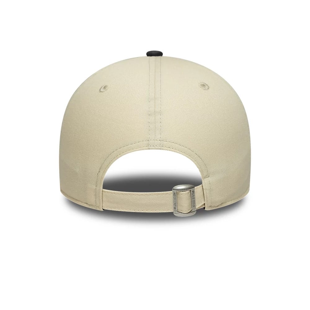 Pictured is this NBA Colourblock LA Lakers 9FORTY cap in cream & black. 4