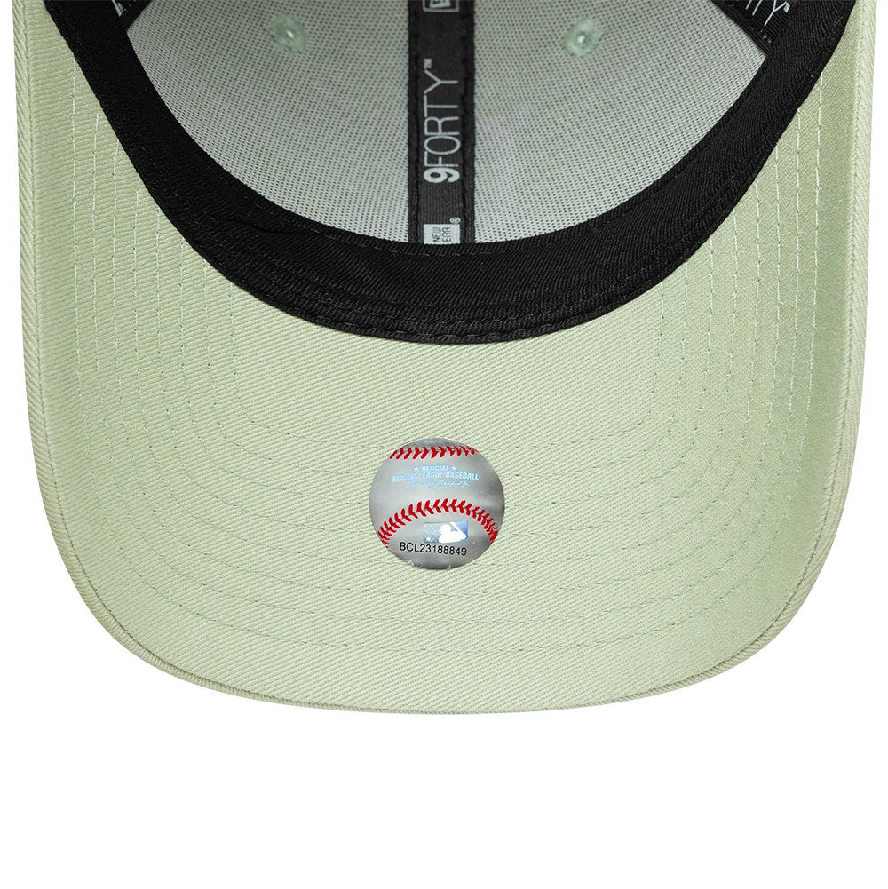Pictured is this MLB League Essential LA Dodgers 9FORTY cap in pastel green. 5