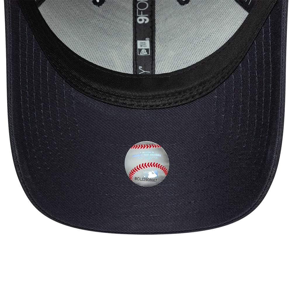 Pictured is this MLB Outdoor Icon New York Yankees 9FORTY cap in navy. 5