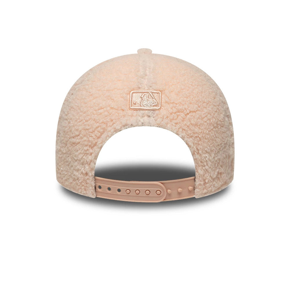 Pictured is this Youth MLB Winter Borg New York Yankees 9FORTY M-Crown cap in pastel pink. 4