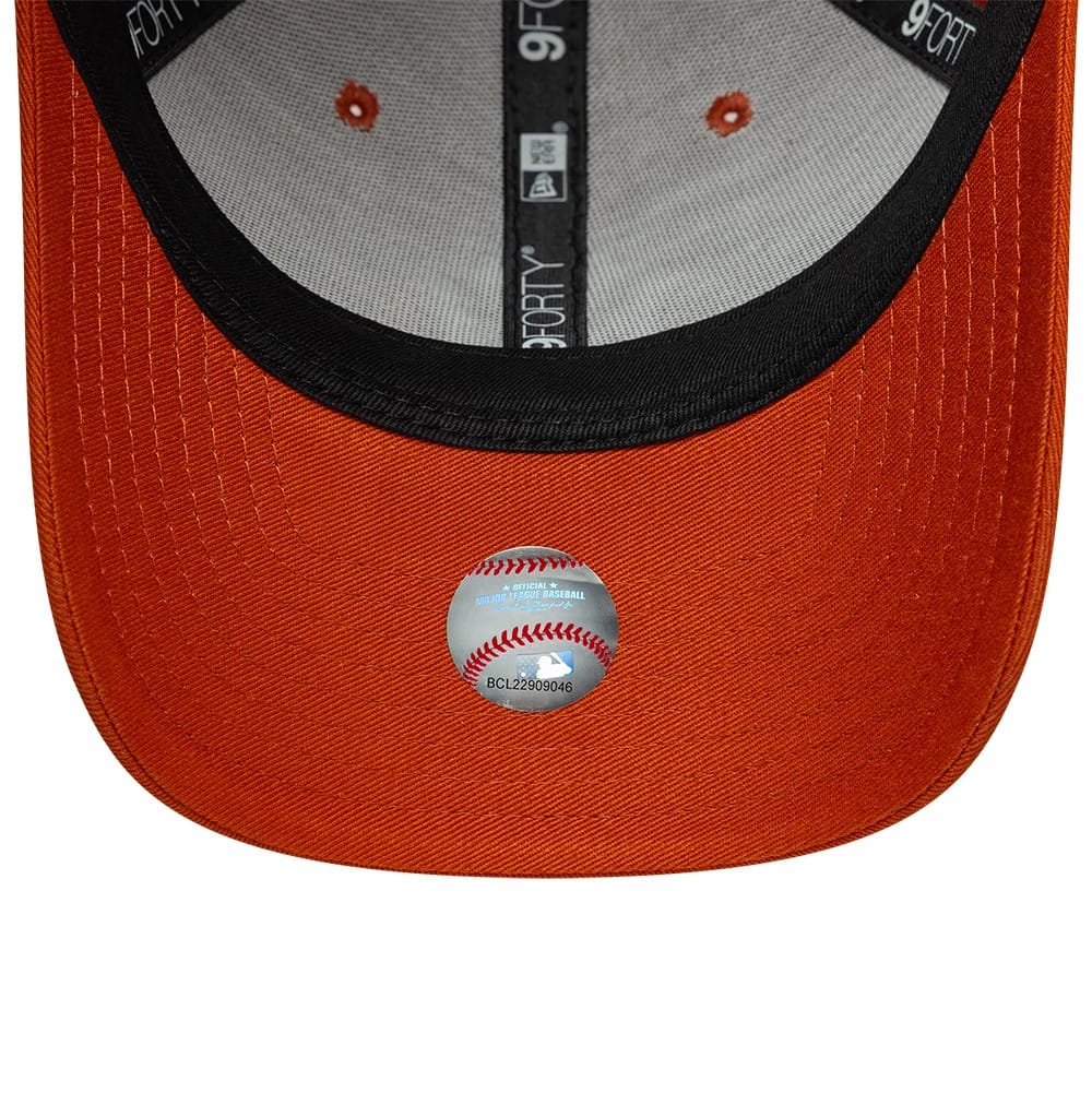 Pictured is this MLB New York Yankees 9FORTY M-Crown cap in red. 5
