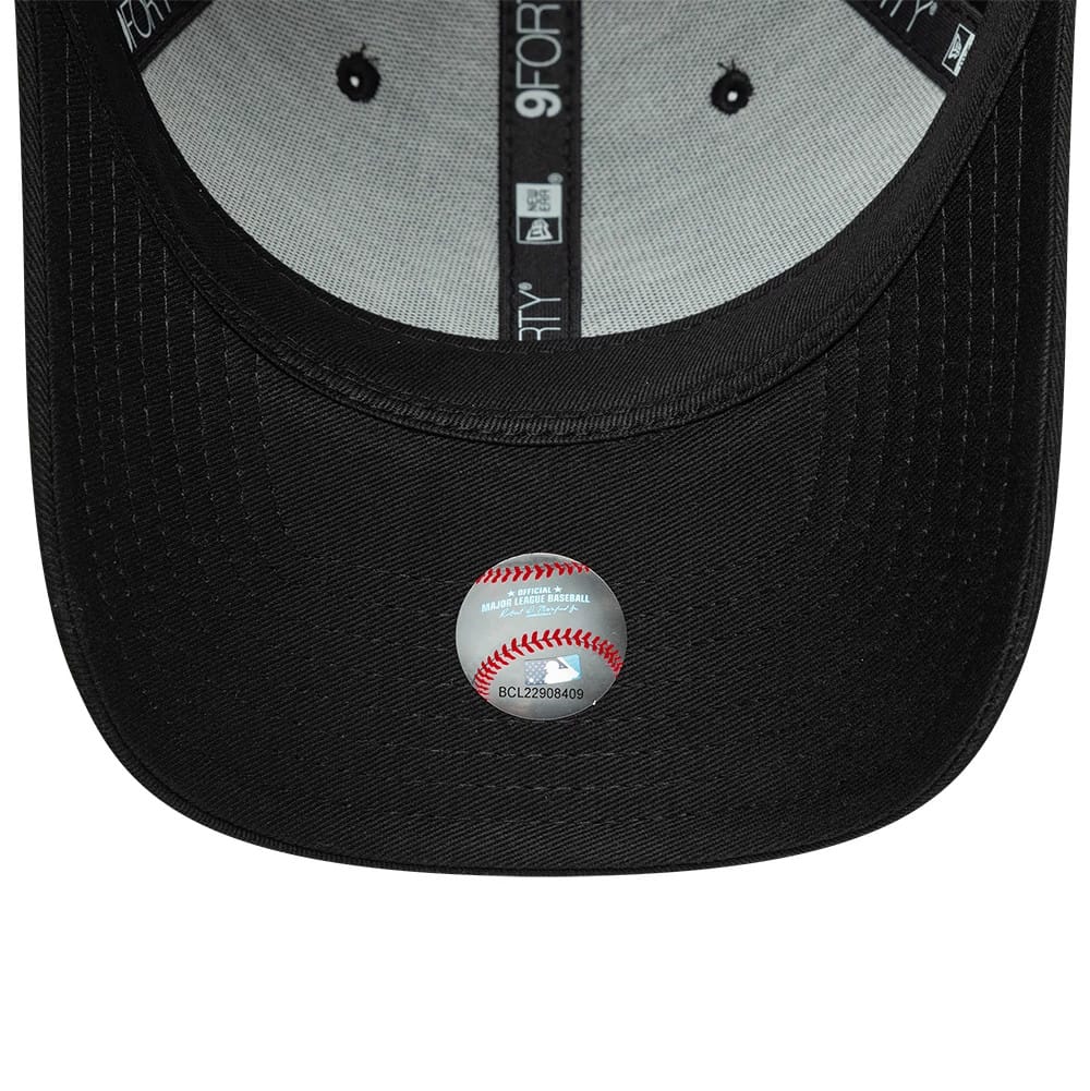 Pictured is this MLB New York Yankees 9FORTY M-Crown cap in black. 5