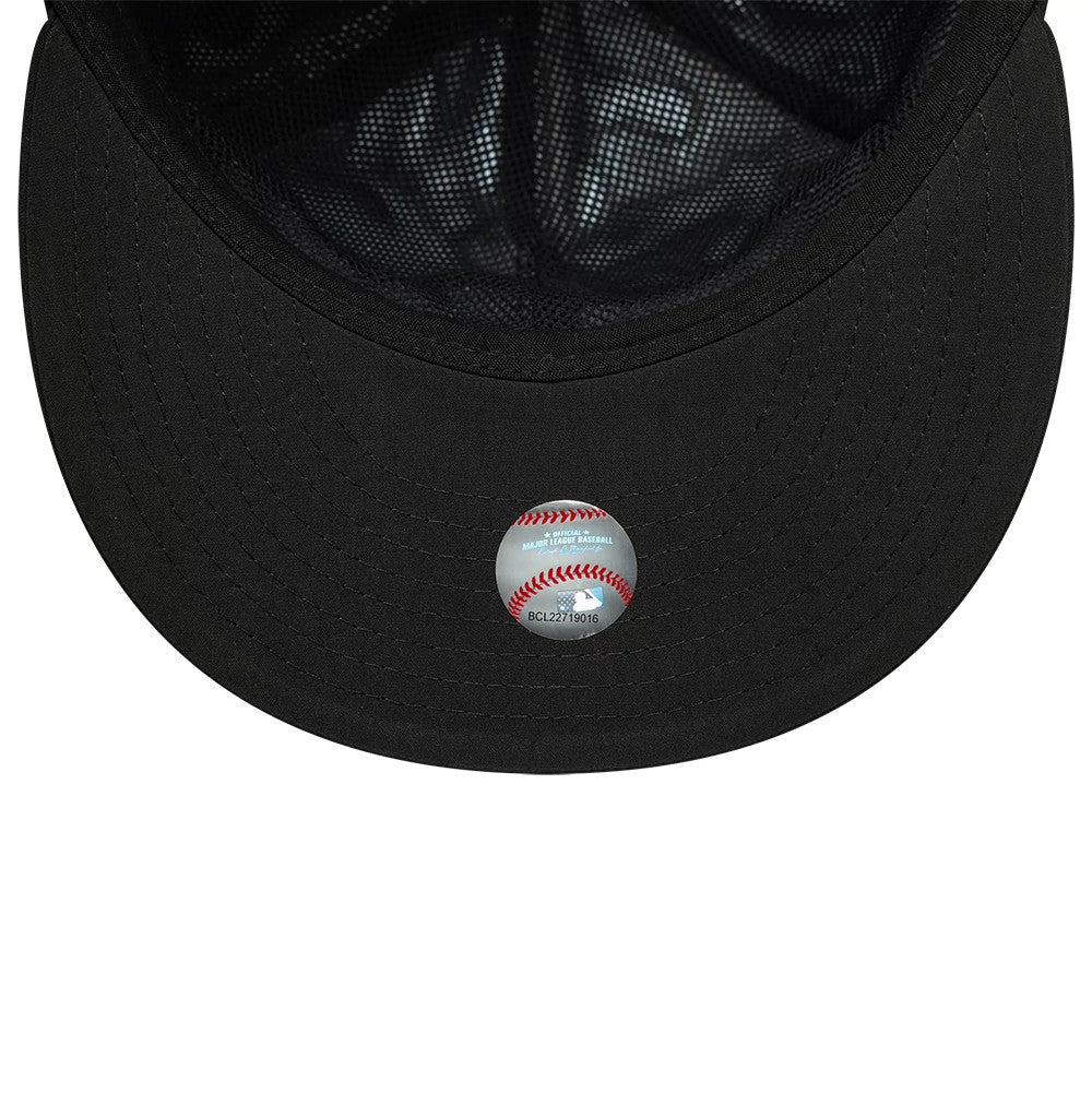 Pictured is this MLB X Gore-Tex New York Yankees Retro Crown 9FIFTY cap in black. 6