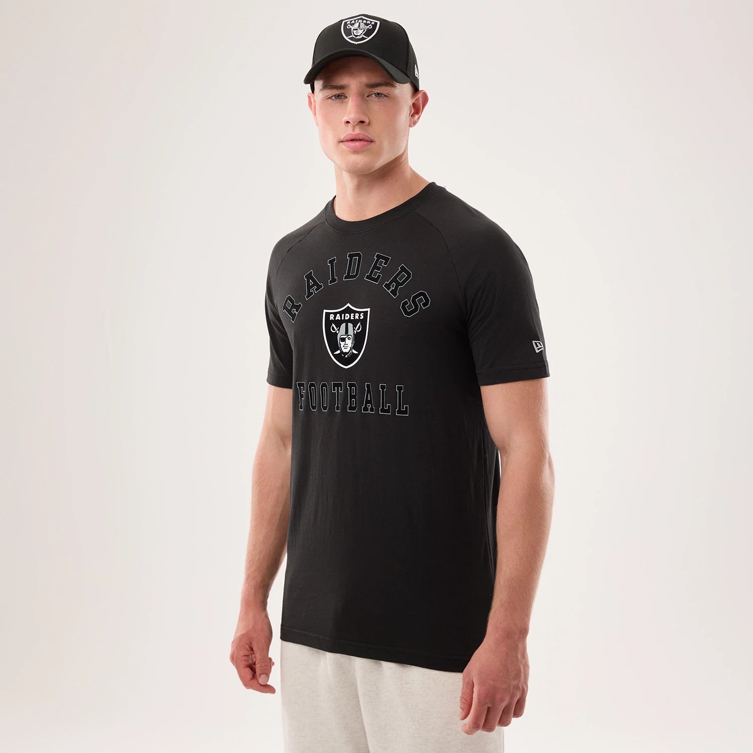 The model is wearing this NFL Sideline 2026 Las Vegas Raiders T-Shirt in black. 1