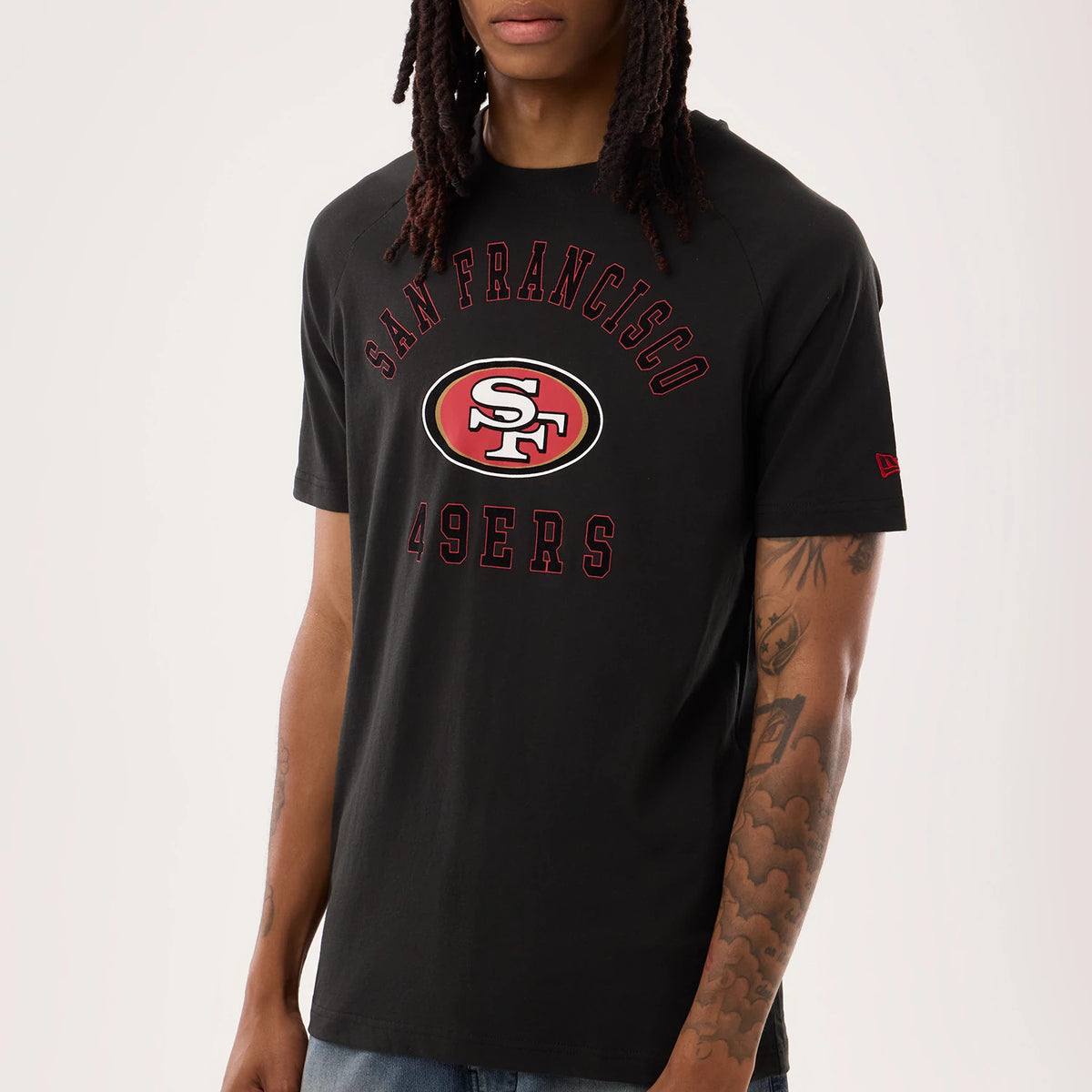 New Era San Francisco 49ers NFL Sideline 2026 Black T-Shirt, front view on a model showing an embroidered red and white 49ers logo centred on the chest, surrounded by red San Francisco lettering and 49ERS text below, with a logo on the left sleeve.