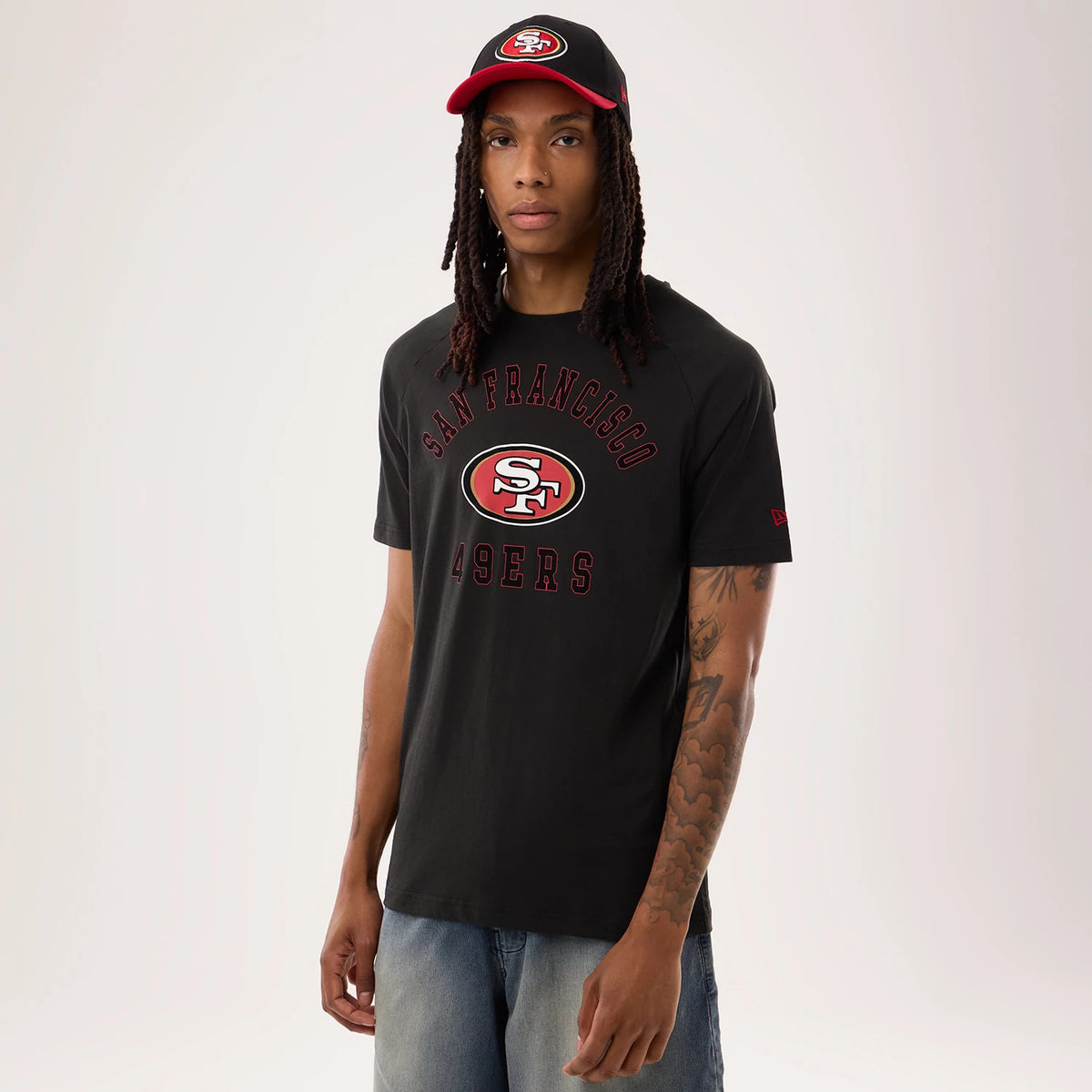 New Era San Francisco 49ers NFL Sideline 2026 Black T-Shirt, front on-model view highlighting the embroidered SF logo centred on the chest, with arched SAN FRANCISCO lettering above and 49ERS below.