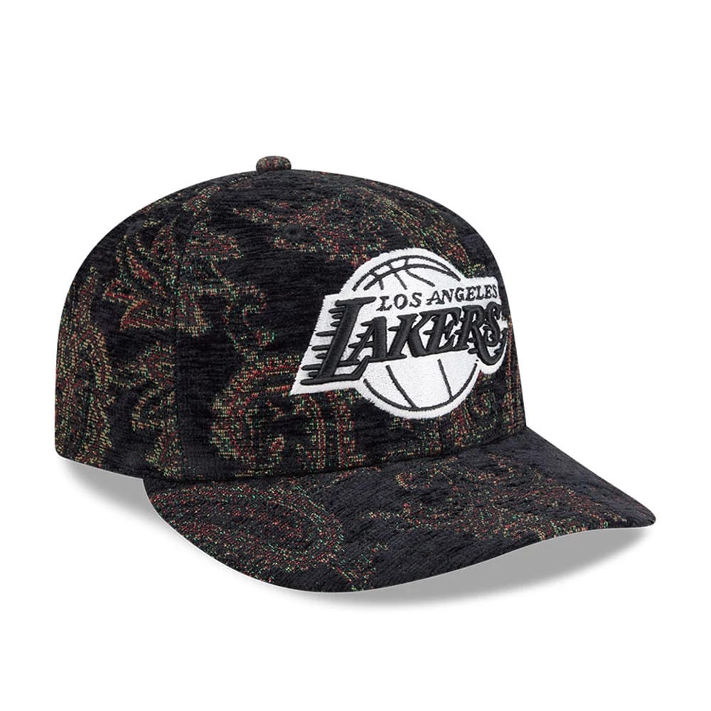 Pictured is this NBA Jacquard Chenille LA Lakers 59FIFTY Fitted cap in black. 4