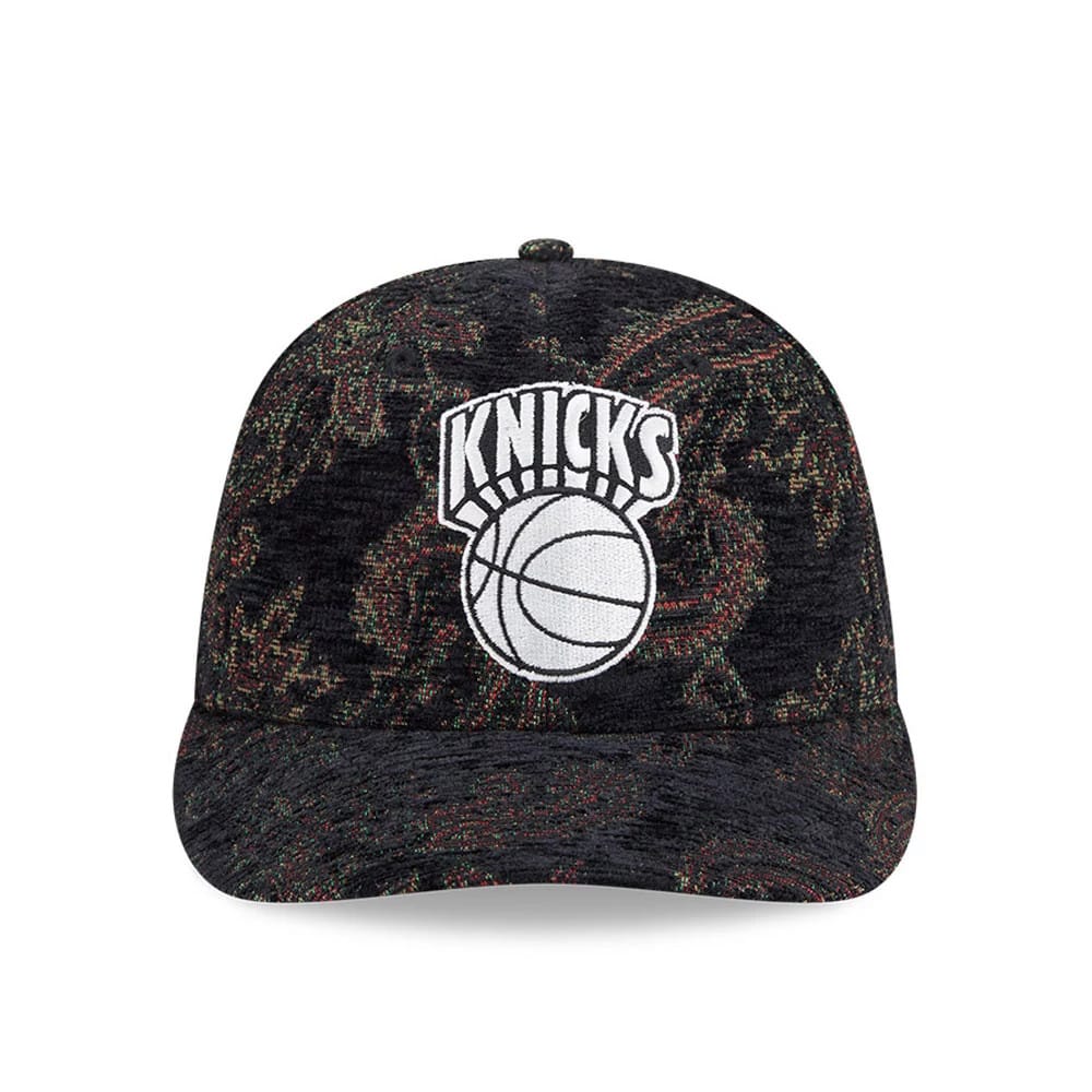 New York Knicks NBA Jacquard Chenille Black New Era 59FIFTY Fitted Cap, front view featuring the raised white embroidered Knicks basketball logo on the textured black jacquard crown.