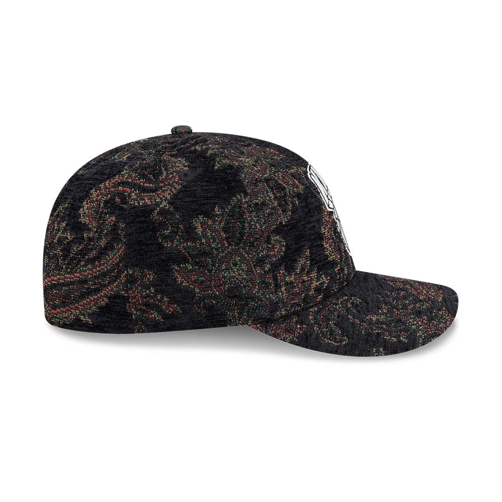Pictured is this NBA Jacquard Chenille New York Knicks 59FIFTY Fitted cap in black. 7