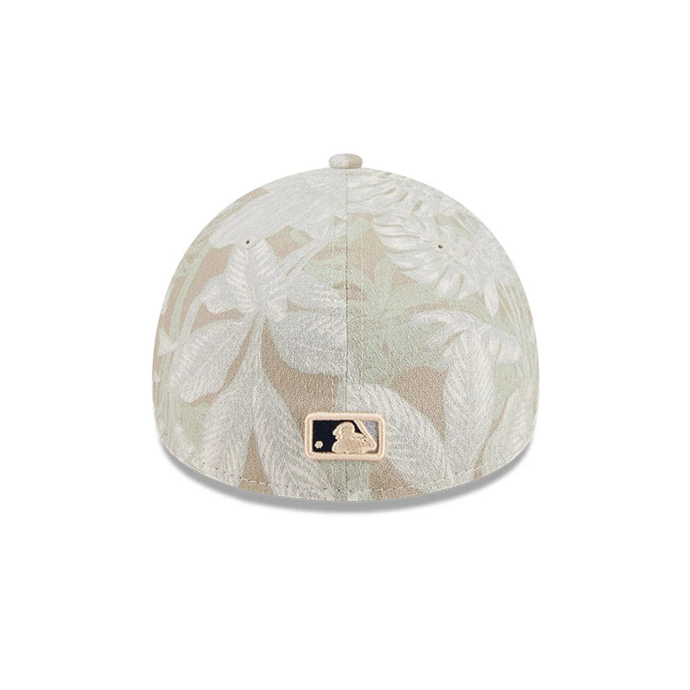 Pictured is this MLB Leafy Palm New York Yankees 59FORTY A-Frame Fitted cap in light beige. 7