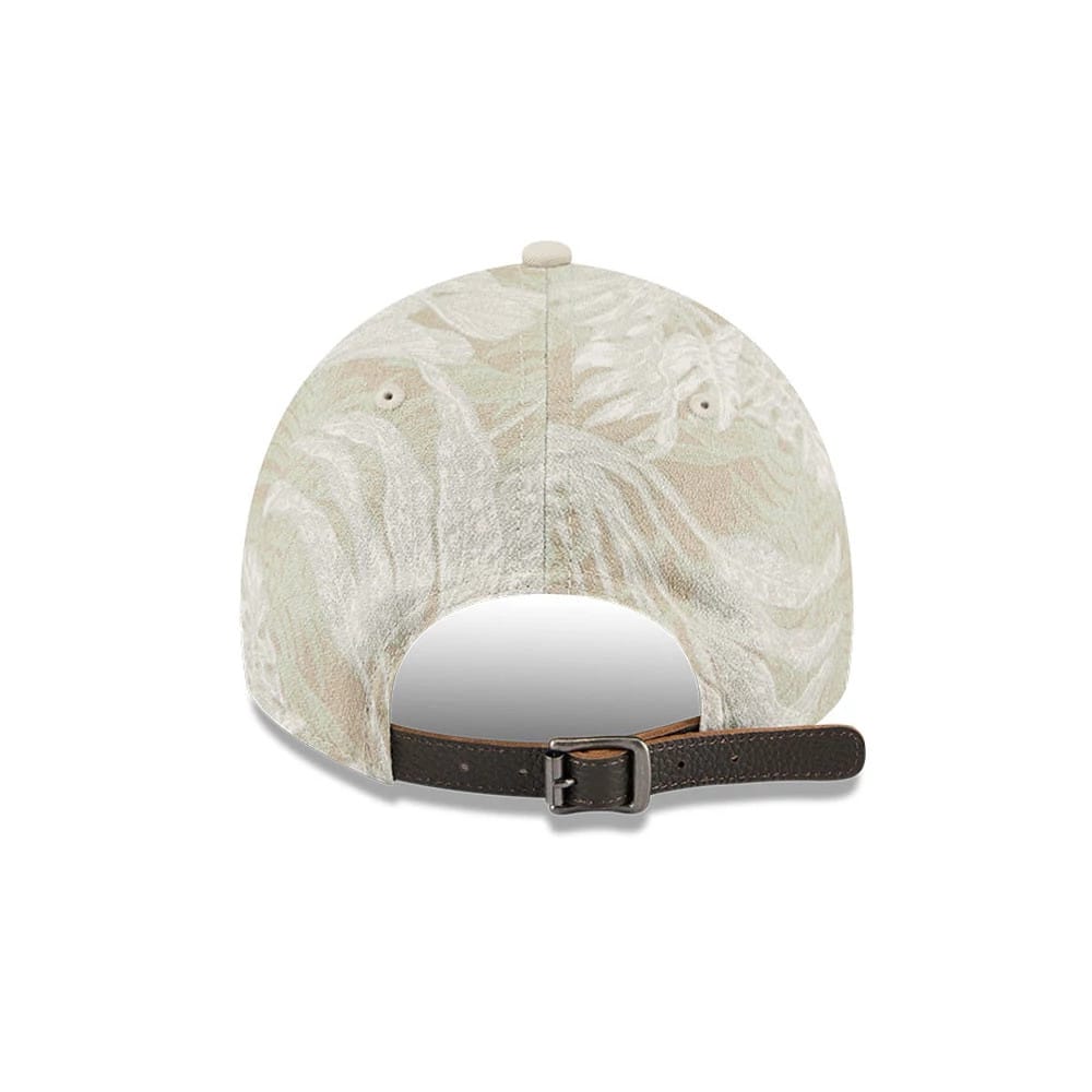 Pictured is this MLB Leafy Palm New York Mets 9TWENTY Adjustable cap in light beige. 2