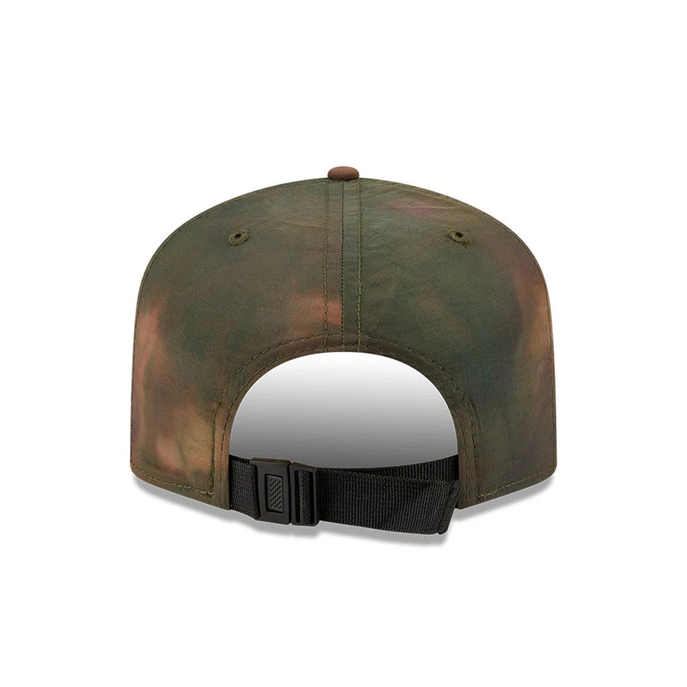 Chicago White Sox MLB Nylon Wash Dye Open Green New Era 19TWENTY Adjustable Cap, rear view showing the adjustable black strap with a buckle, brown top button, and nylon wash-dye finish on the green structured crown.