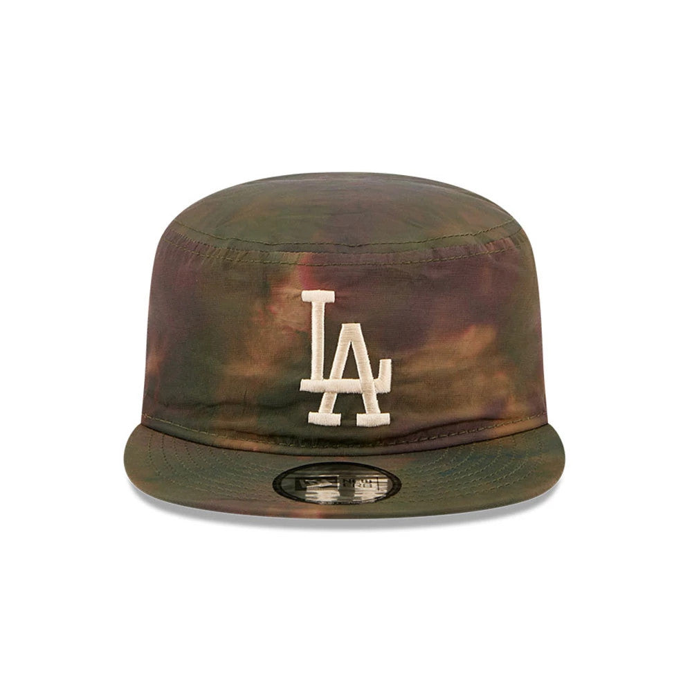 New Era LA Dodgers MLB Nylon Wash Dye Open Green Painter Cap, front view showing the white embroidered LA logo on the washed green crown, flat green visor, and the 9FORTY size sticker centred on the bill.