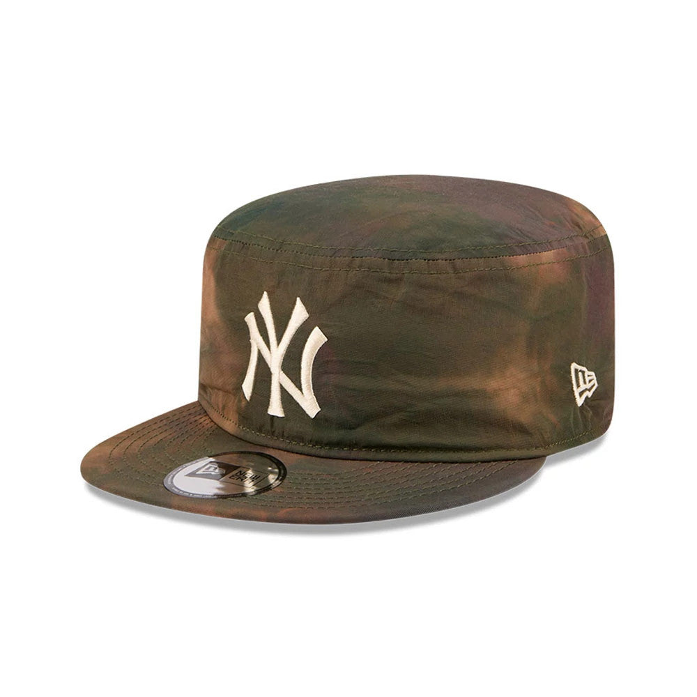 New Era New York Yankees MLB Nylon Wash Dye Open Green Painter Cap, front view showing white embroidered NY logo on dark green washed dye fabric, with a flat visor and the New Era flag logo on the left side of the cap.