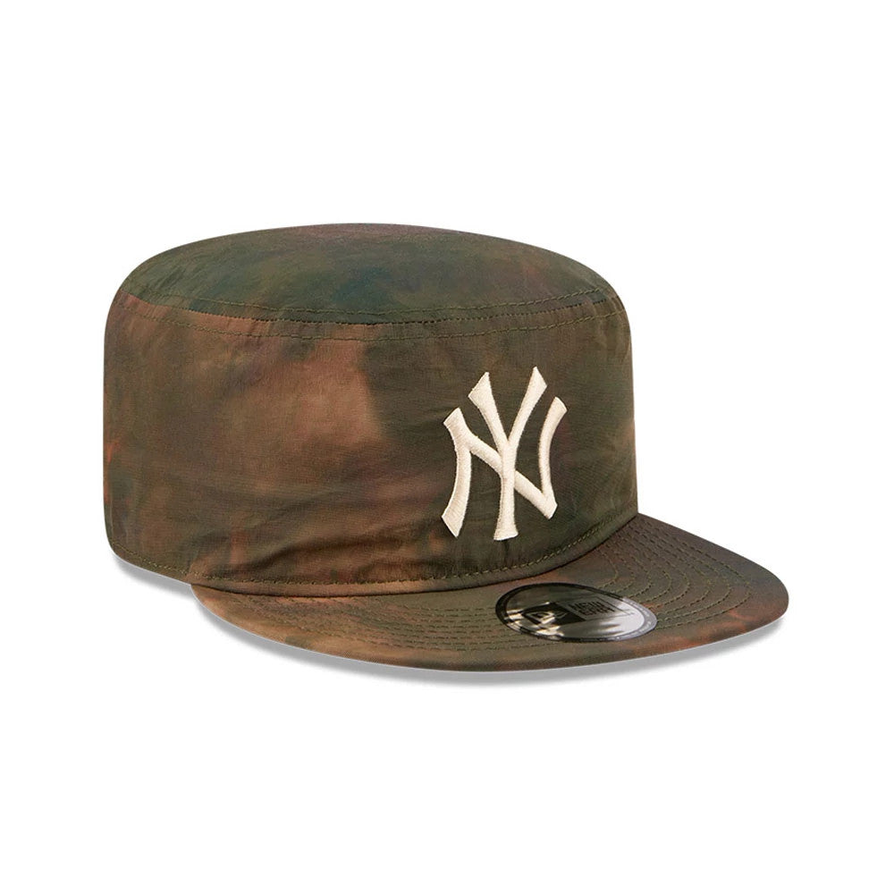 New Era New York Yankees MLB Nylon Wash Dye Open Green Painter Cap, front view showing the white embroidered NY logo on the front panel, with a matching flat visor and a 9FORTY size sticker on the visor's left side.