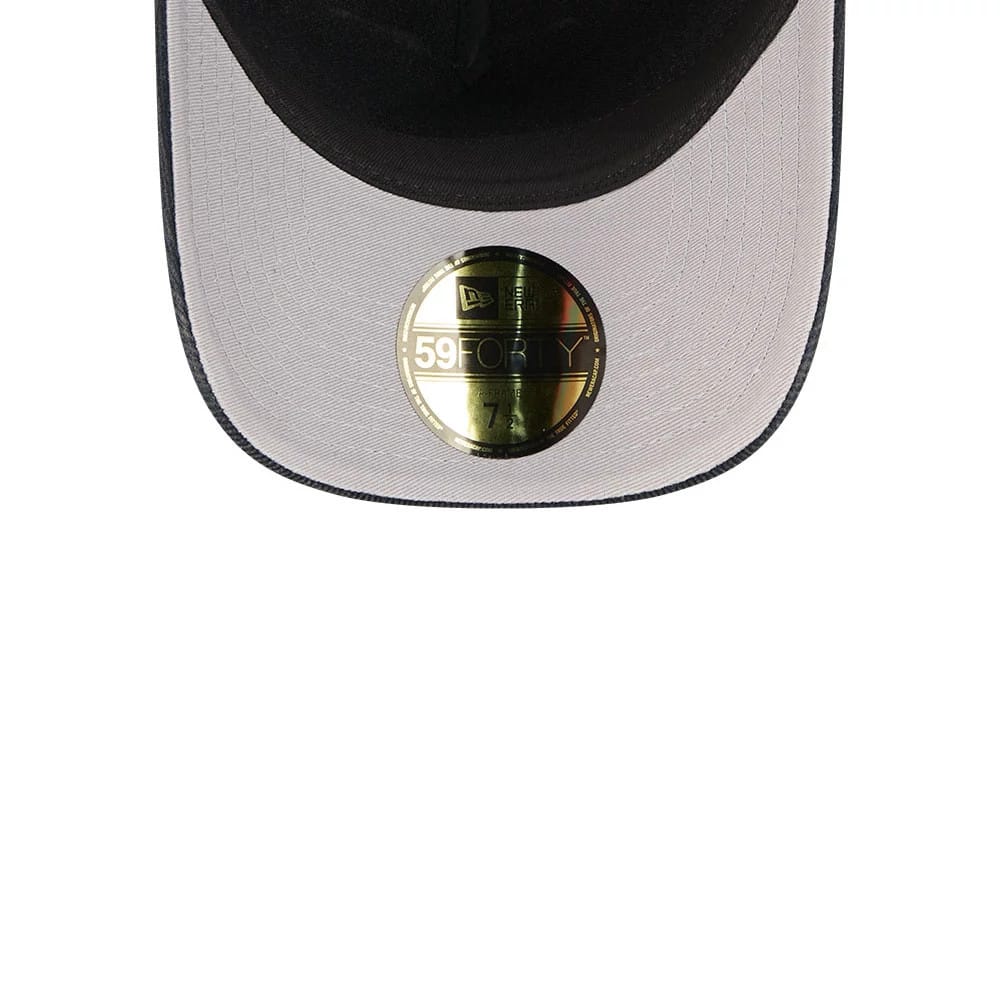 Pictured is this MLB Quickstrike Snow Wash Cord New York Yankees 59FORTY A-Frame Fitted cap in navy. 2