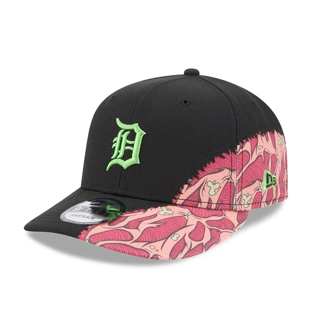 Detroit Tigers MLB Halloween Black New Era 9FIFTY Snapback Adjustable Cap, three-quarter view showing a green embroidered Detroit Tigers logo on the front panel, pink and red patterned visor, and New Era flag logo on the left side.
