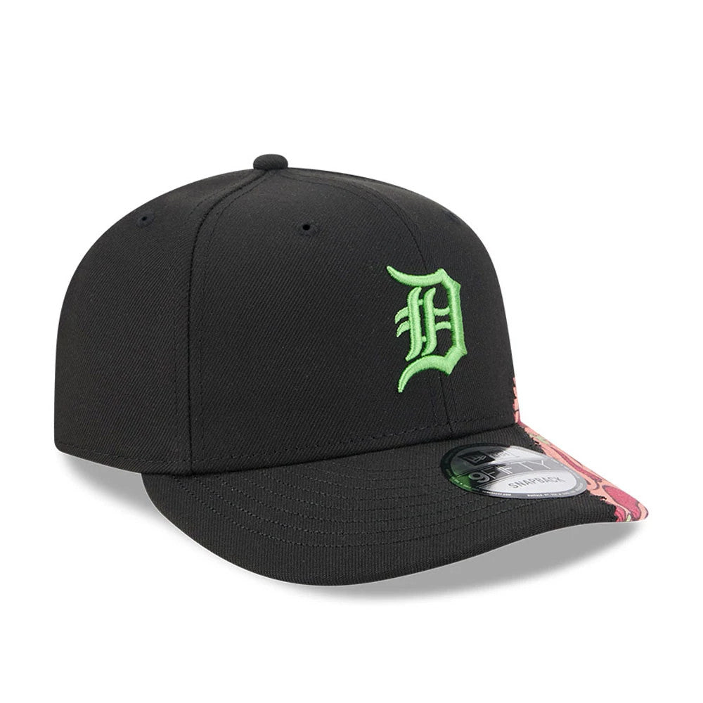 Detroit Tigers MLB Halloween Black New Era 9FIFTY Snapback Adjustable Cap, three-quarter view showing the neon green embroidered Tigers logo on the front panel, with a black flat visor featuring a graphic print and a 9FIFTY size sticker.