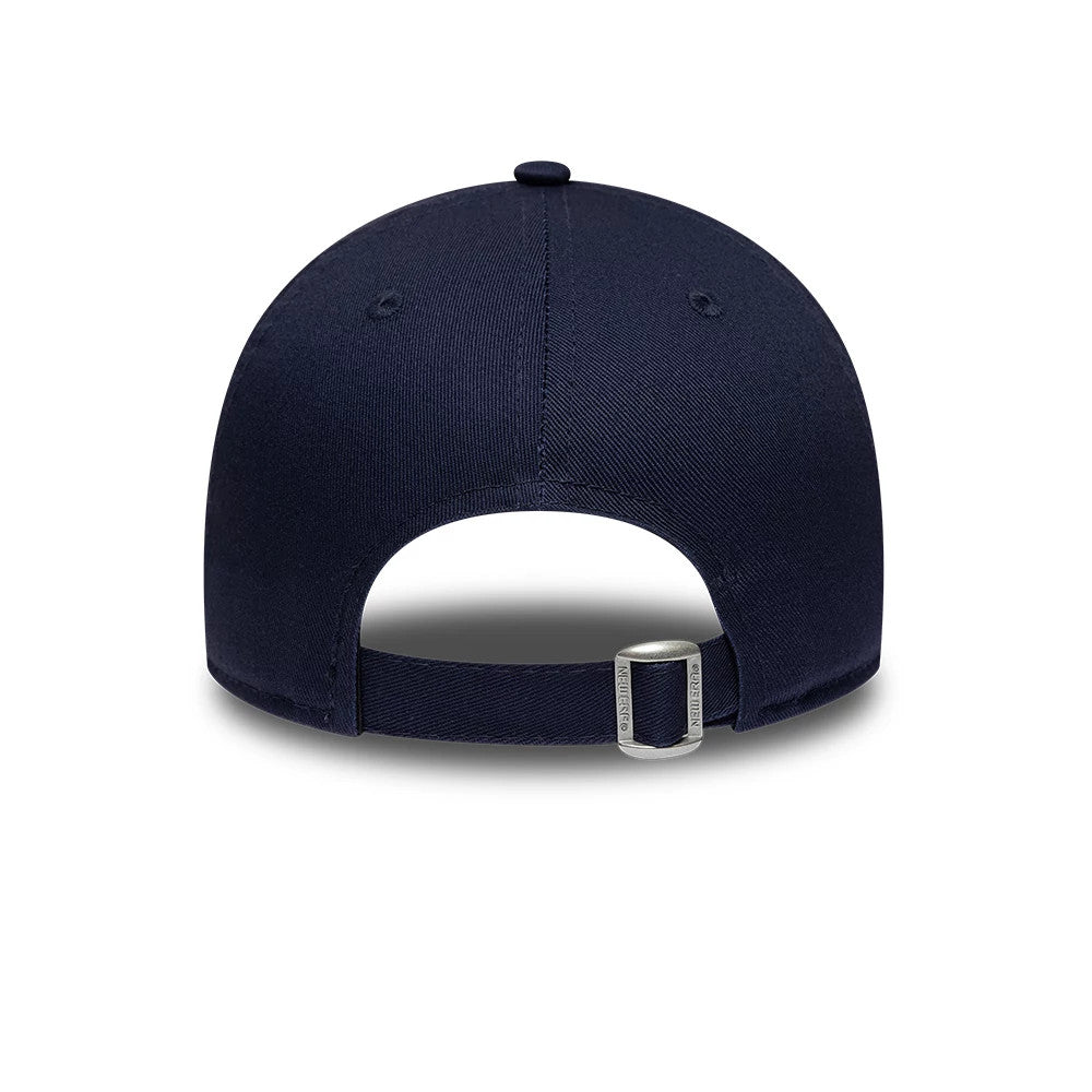 Youth Williams Essential Navy New Era 9FORTY Adjustable Cap, rear view showing a navy adjustable strap with a clasp featuring the New Era logo, a curved structured crown and a matching top button.