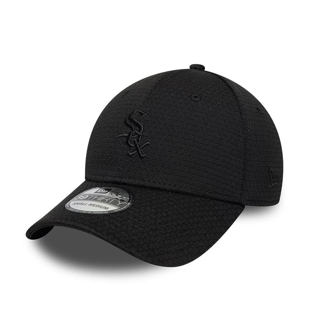 Chicago White Sox MLB Tech Black New Era 39THIRTY Stretch Fit Cap, three-quarter view showing the black front panel with a raised embroidered black Sox logo, curved black visor with a 39THIRTY size sticker, and a New Era flag logo on the left side.