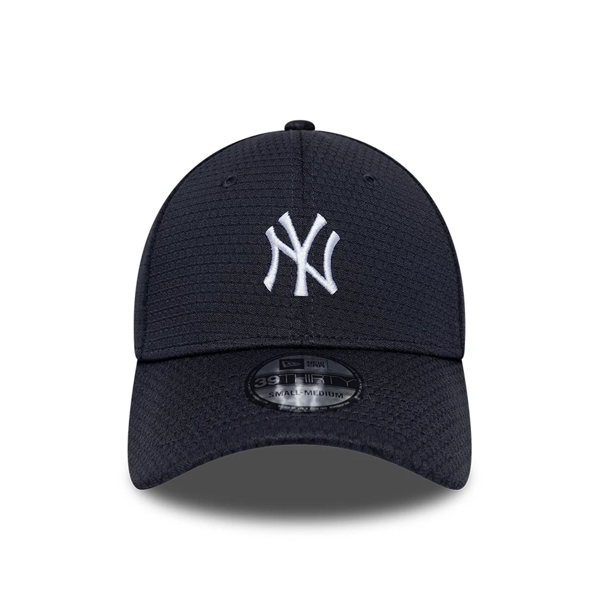 Pictured is this MLB Tech New York Yankees 39THIRTY Stretch Fit cap in navy. 2