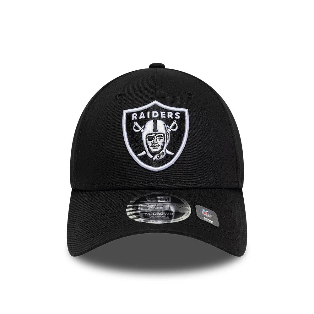 Las Vegas Raiders NFL Black New Era 9FORTY M-Crown Adjustable Cap, front view showing the white embroidered Raiders logo on the black structured crown, with a curved visor displaying a 9FORTY size sticker and an NFL logo tag on the right side.