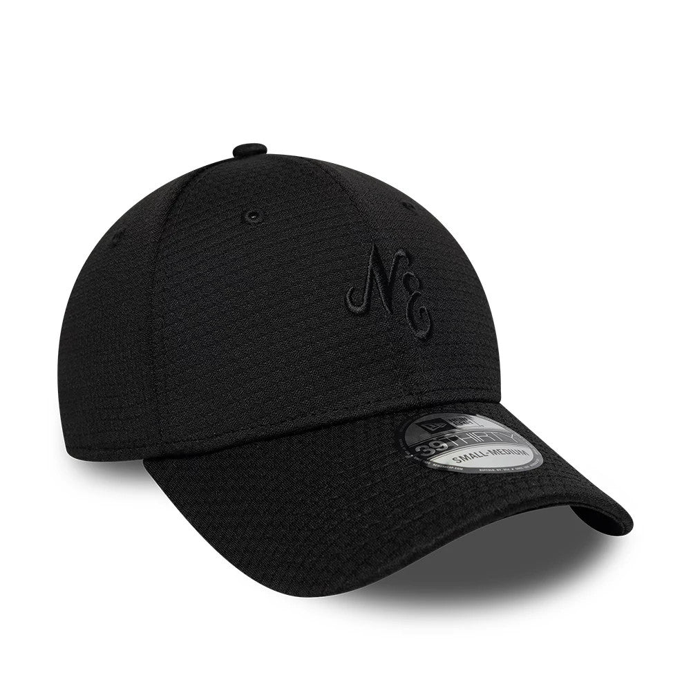 New Era Tech Black 39THIRTY Stretch Fit Cap, three-quarter view showing a black embroidered New Era logo on the front panel, with a curved black visor and a 39THIRTY size sticker on the top.