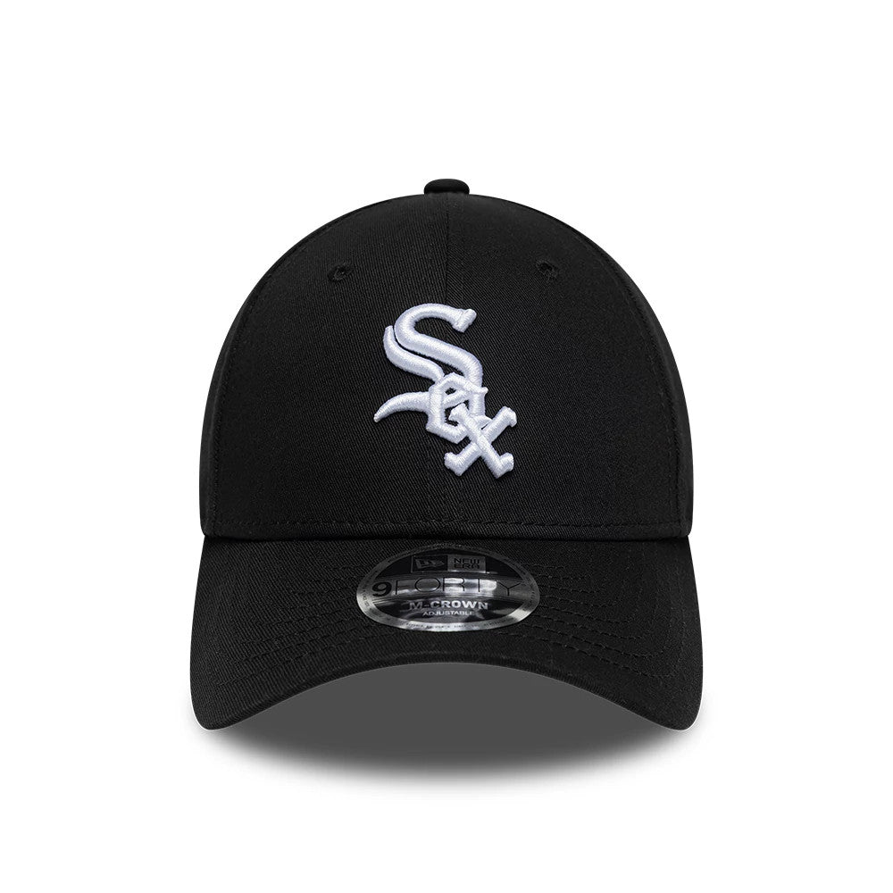 Chicago White Sox MLB Black New Era 9FORTY M-Crown Adjustable Cap, front view showing the raised white embroidered Sox logo on the structured black crown, curved black visor and 9FORTY size sticker on the centre.