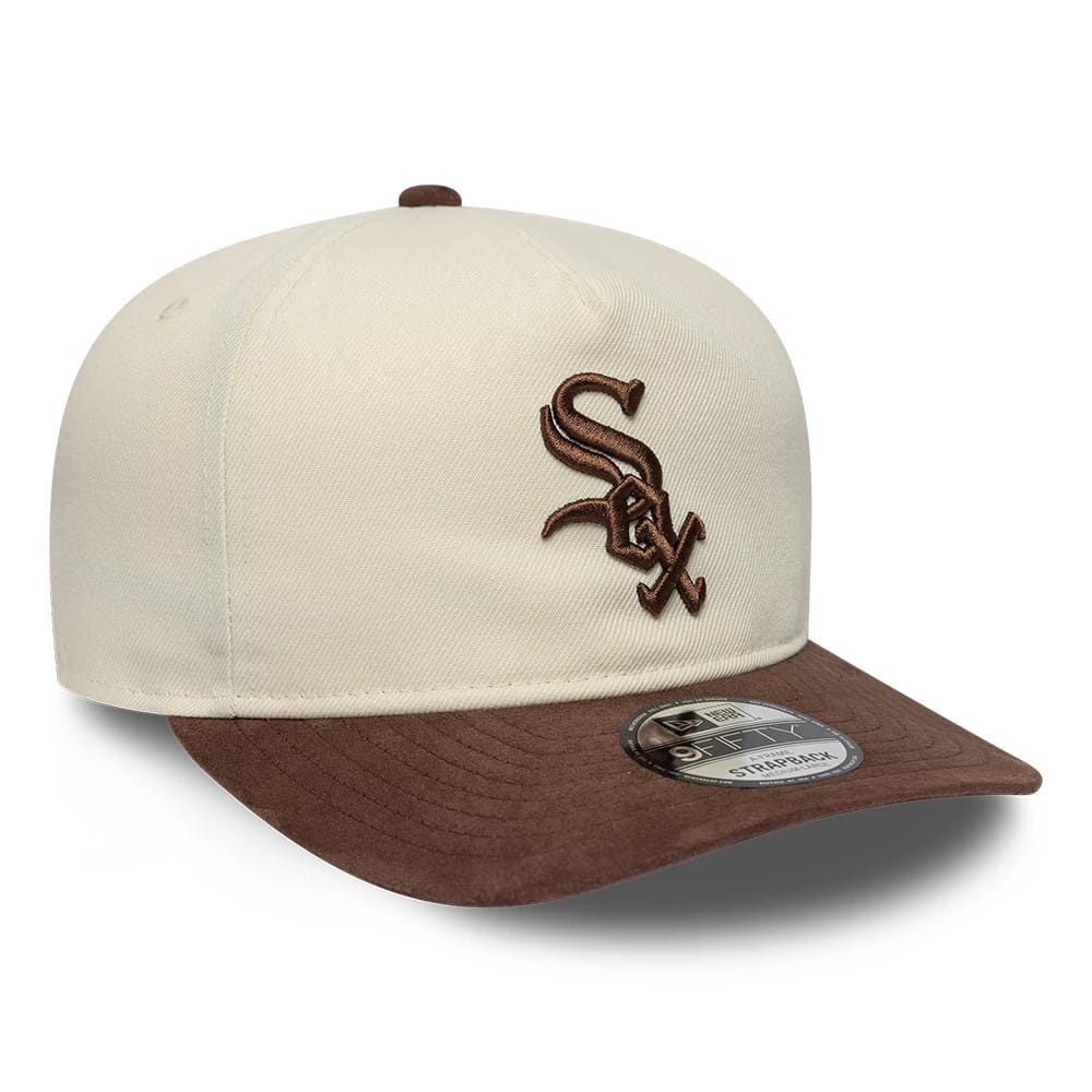 Pictured is this MLB Suede Visor Chicago White Sox 9FIFTY A-Frame Snapback cap in Cream. 4