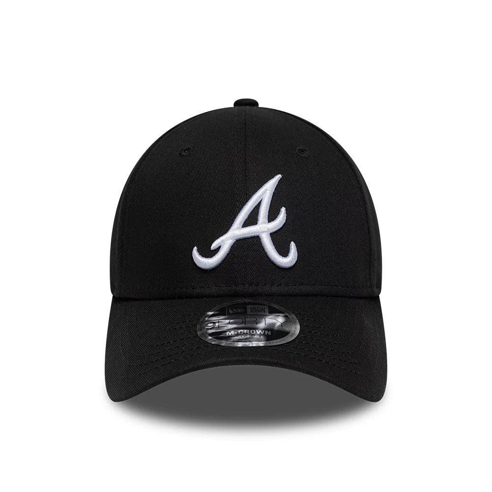 Atlanta Braves MLB Black New Era 9FORTY M-Crown Adjustable Cap, front view showing a raised white embroidered A logo on the structured black crown, with matching black curved visor and a clear 9FORTY size sticker on the visor.
