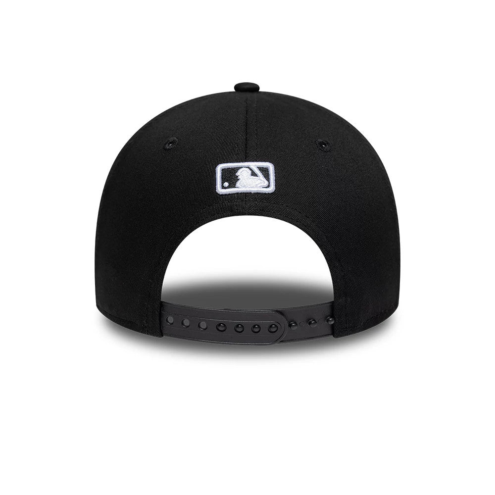 Atlanta Braves MLB Black New Era 9FORTY M-Crown Adjustable Cap, rear view showing the white embroidered MLB Batterman logo centred on the back panels, black adjustable strap with matching eyelets, and a structured black crown with top button detail.