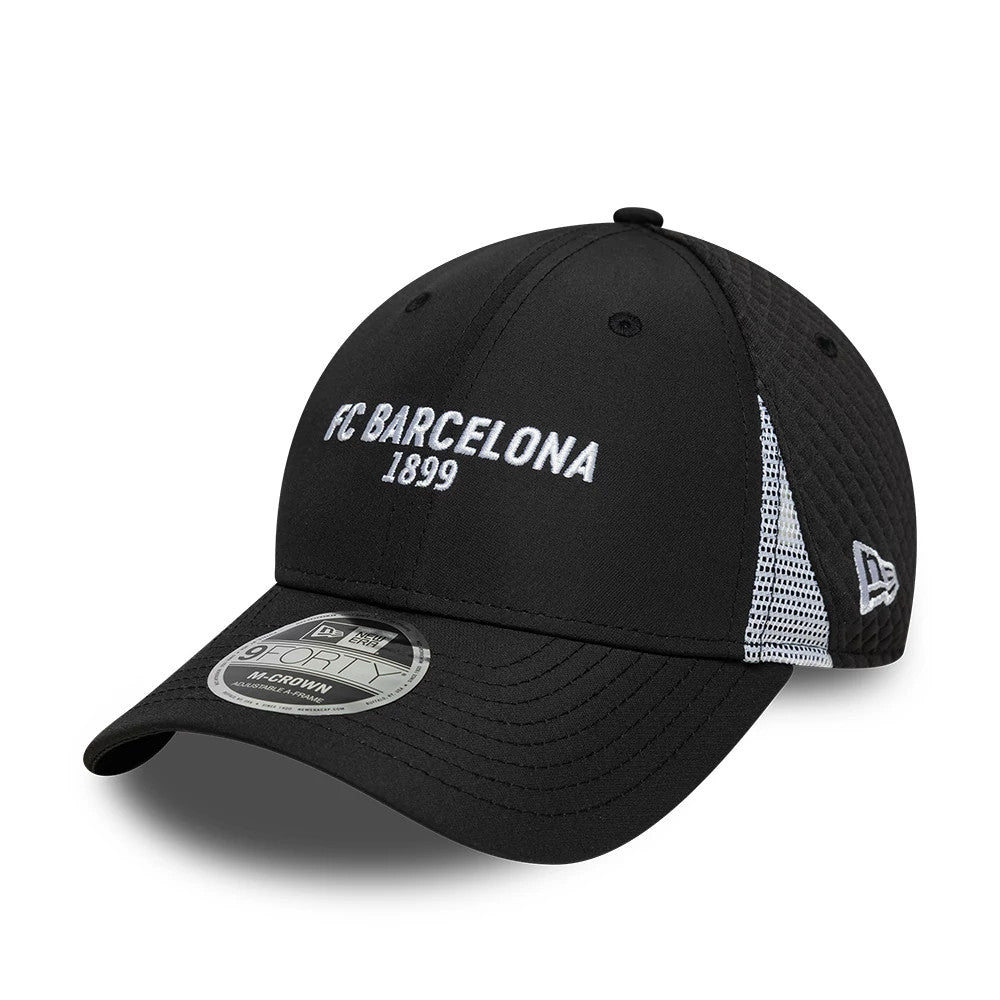 FC Barcelona Featherweight Poly Black New Era 9FORTY M-Crown Adjustable Cap, three-quarter view showing white FC Barcelona 1899 embroidery on the front panel, black curved visor with a 9FORTY size sticker.