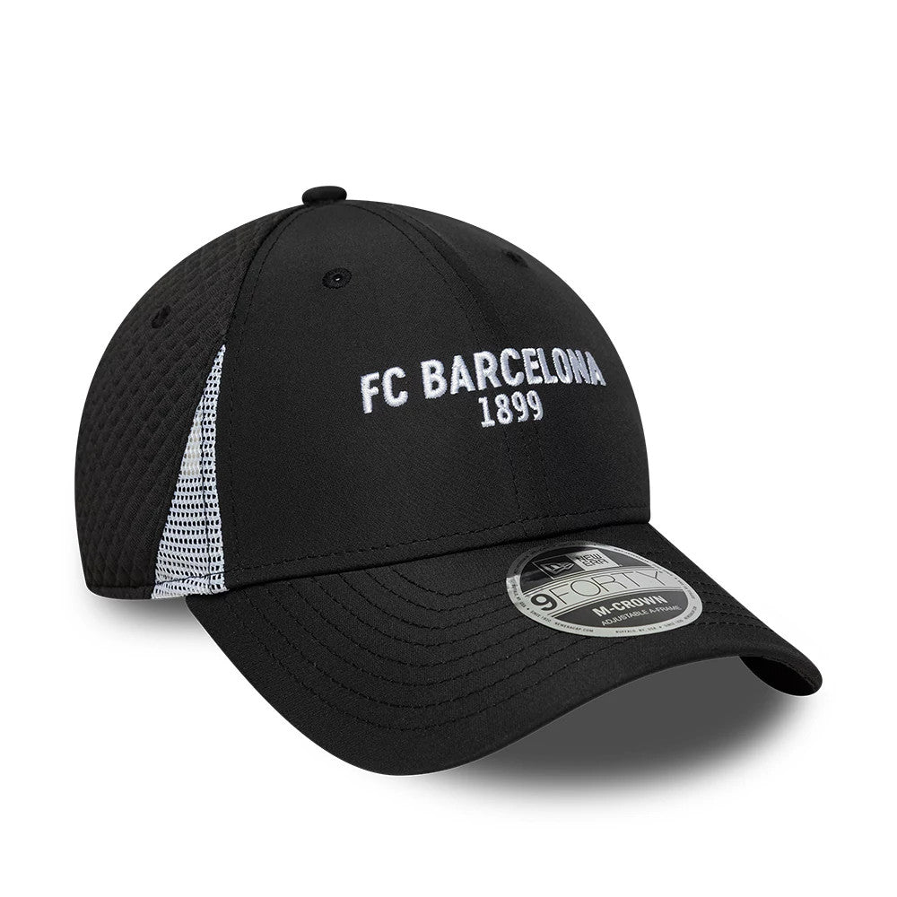 FC Barcelona Featherweight Poly Black New Era 9FORTY M-Crown Adjustable Cap, front view showing the white embroidered FC Barcelona 1899 lettering on the structured black crown, black curved visor with a 9FORTY size sticker.