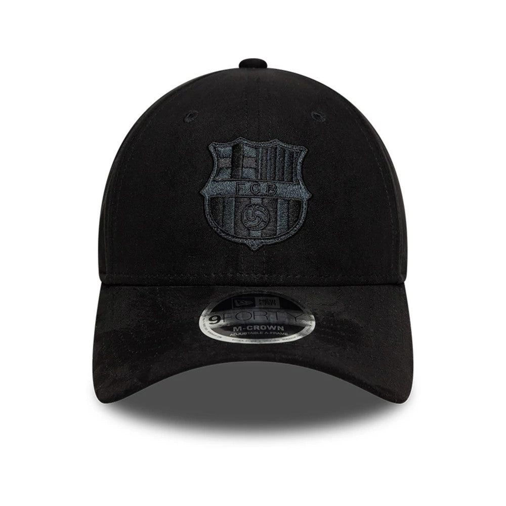 FC Barcelona Faux Suede Black New Era 9FORTY M-Crown Adjustable Cap, front view showing the black embroidered team crest on the structured crown, black curved visor, and 9FORTY size sticker at the centre of the visor.