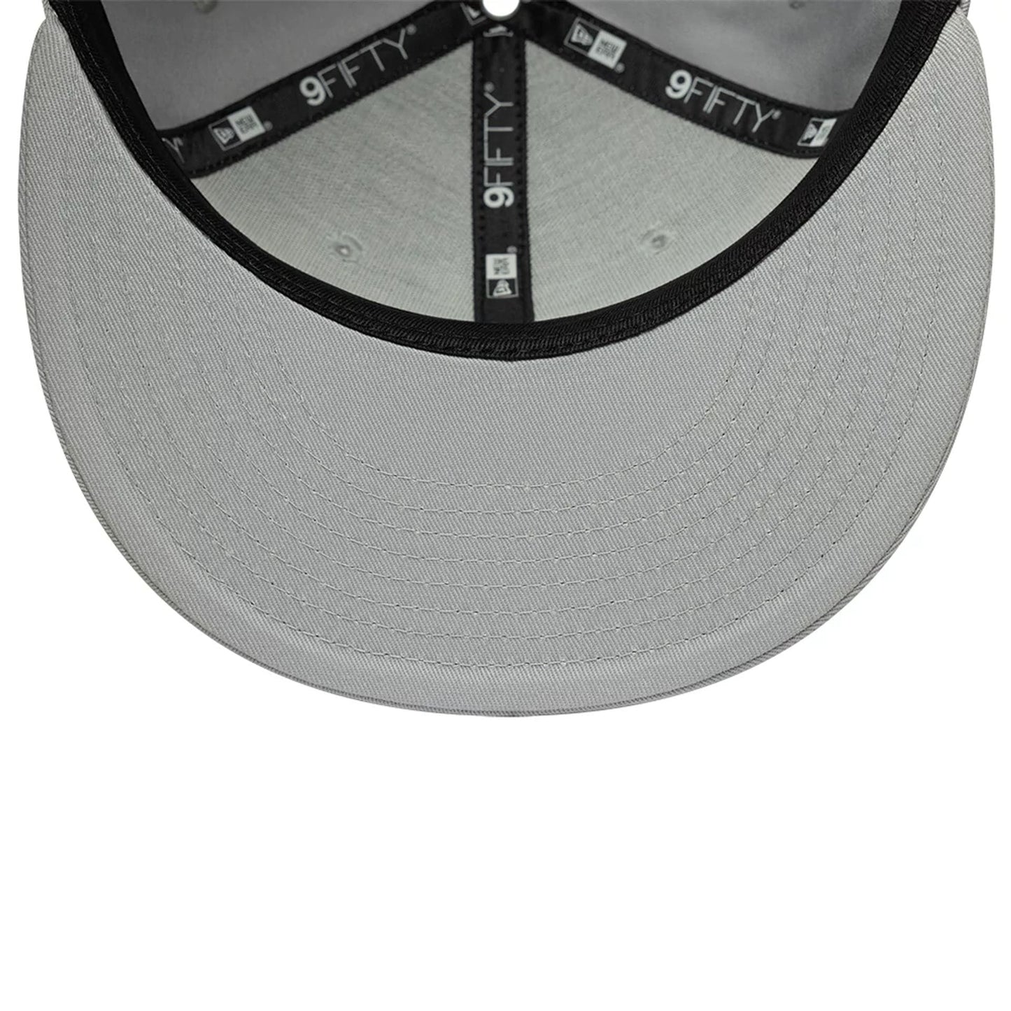 Pictured is this MLB League Essential New York Yankees 9FIFTY Snapback Adjustable cap in grey. 5