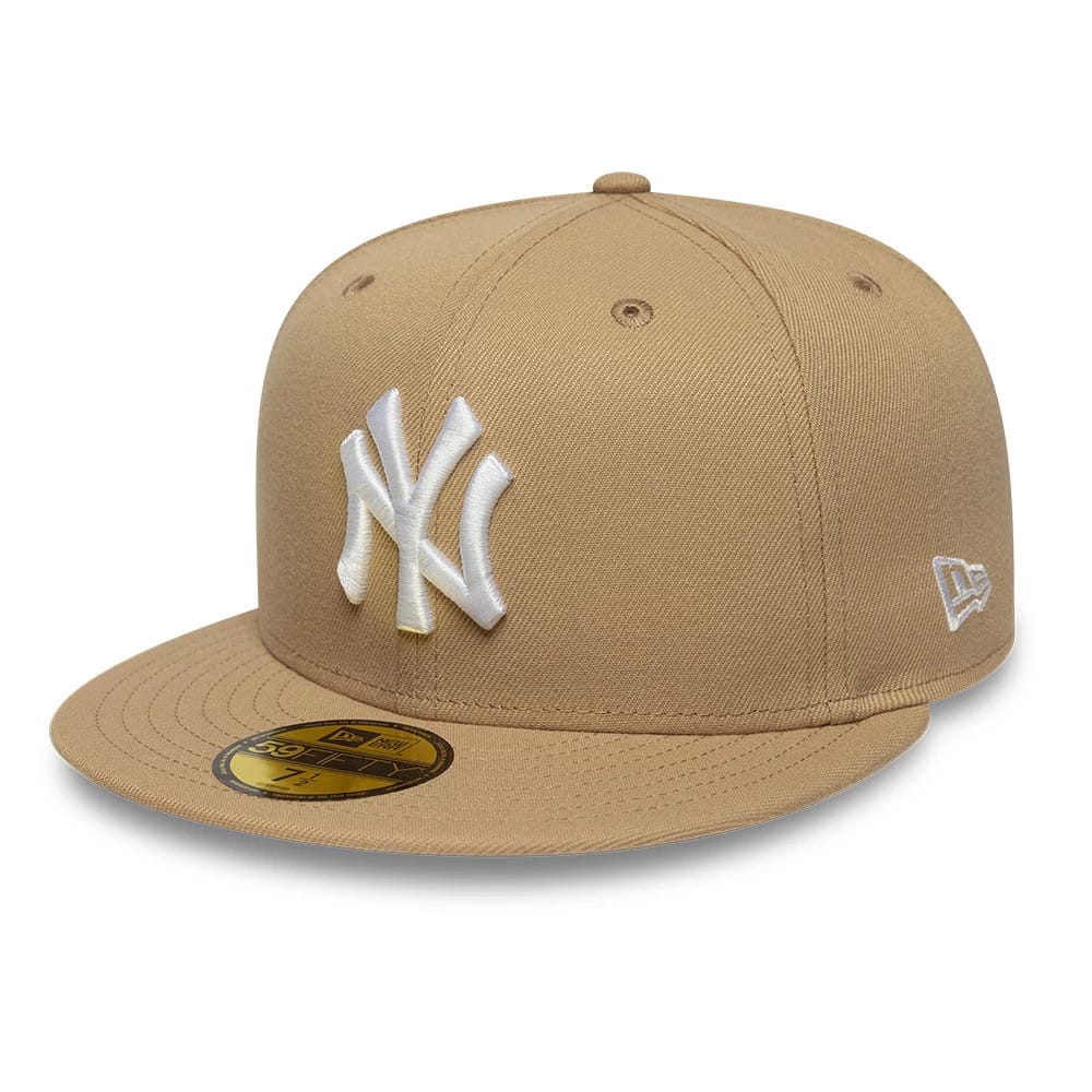 Pictured is this MLB League Essential New York Yankees 59FIFTY Fitted cap in light beige. 1