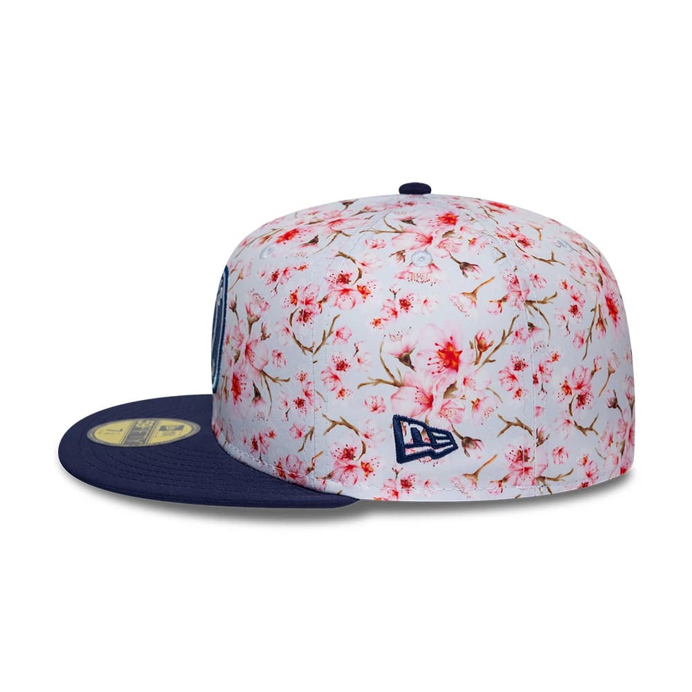 Pictured is this Paris Saint-Germain Cherry Blossom 59FIFTY Fitted cap in navy. 4