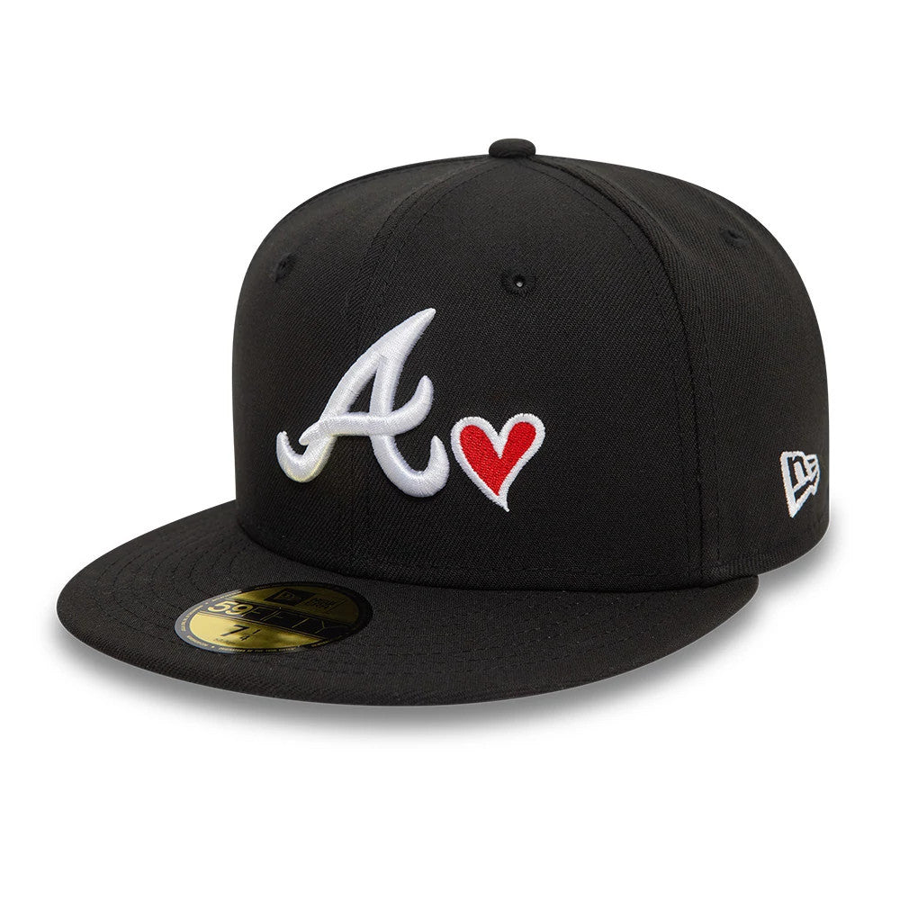 Atlanta Braves MLB Heart Icon Black New Era 59FIFTY Fitted Cap, three-quarter view showing the white embroidered A logo next to a red heart on the front panel, with a black flat visor and gold 59FIFTY size sticker.