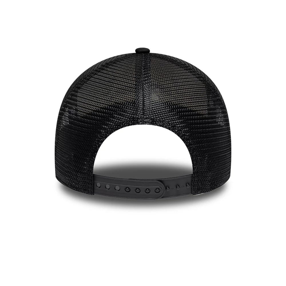 Pictured is this Traditional Atlassian Williams F1 Team 9FORTY A-Frame Trucker cap in black. 4