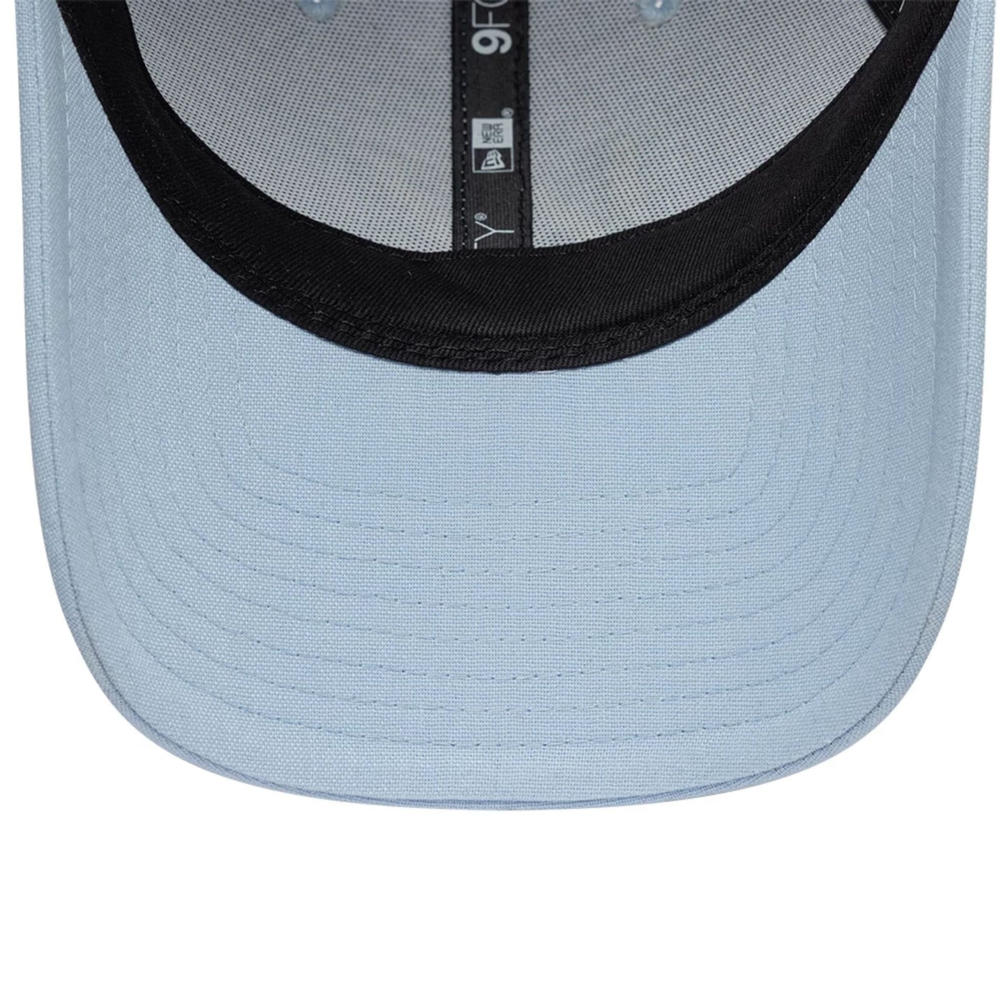 Pictured is this New Wave Linen Atlassian Williams F1 Team 9FORTY cap in pastel blue. 6