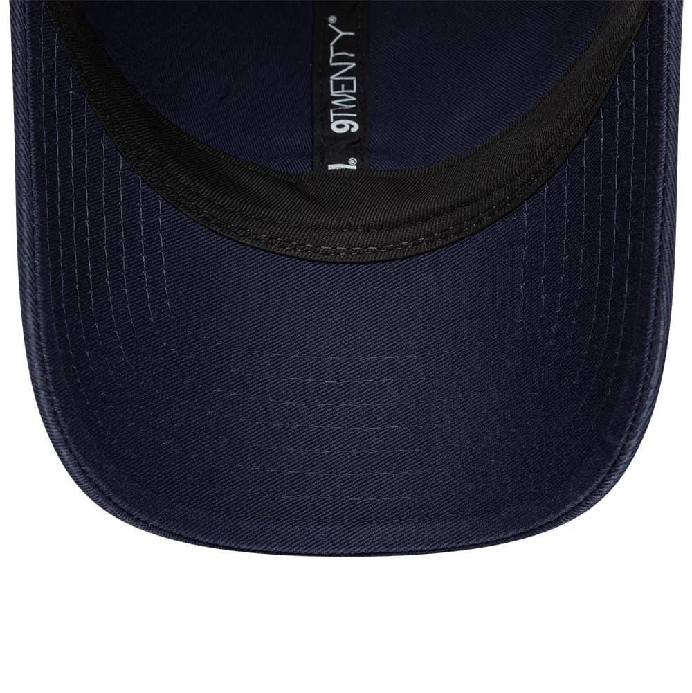 Pictured is this Traditional Washed Atlassian Williams F1 Team 9TWENTY cap in navy. 6