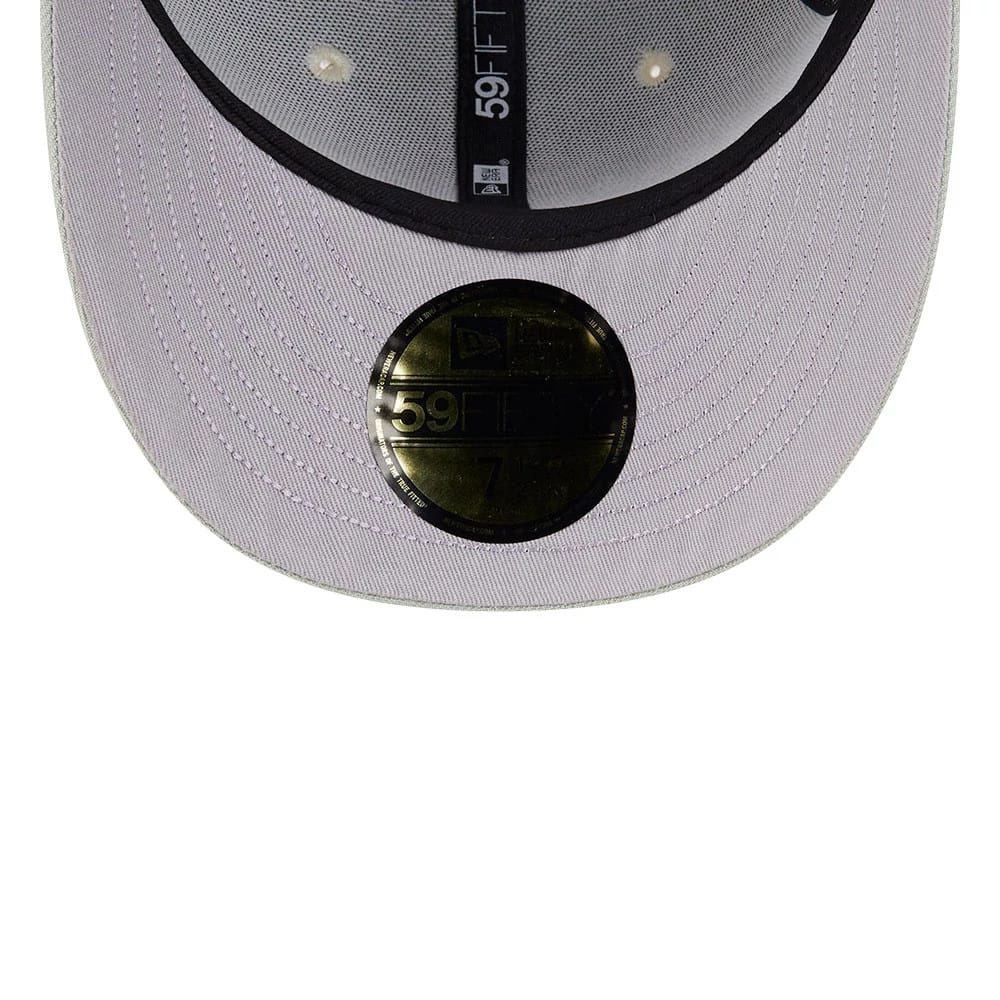 Pictured is this MLB Fathers Day LA Dodgers 59FIFTY Fitted cap in pastel green. 2
