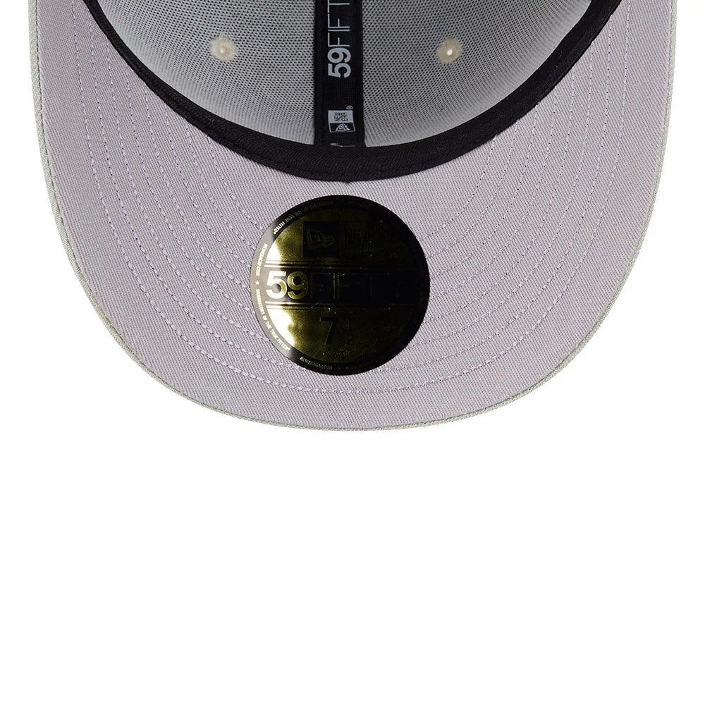 Pictured is this MLB Fathers Day Boston Red Sox 59FIFTY Fitted cap in pastel green. 2