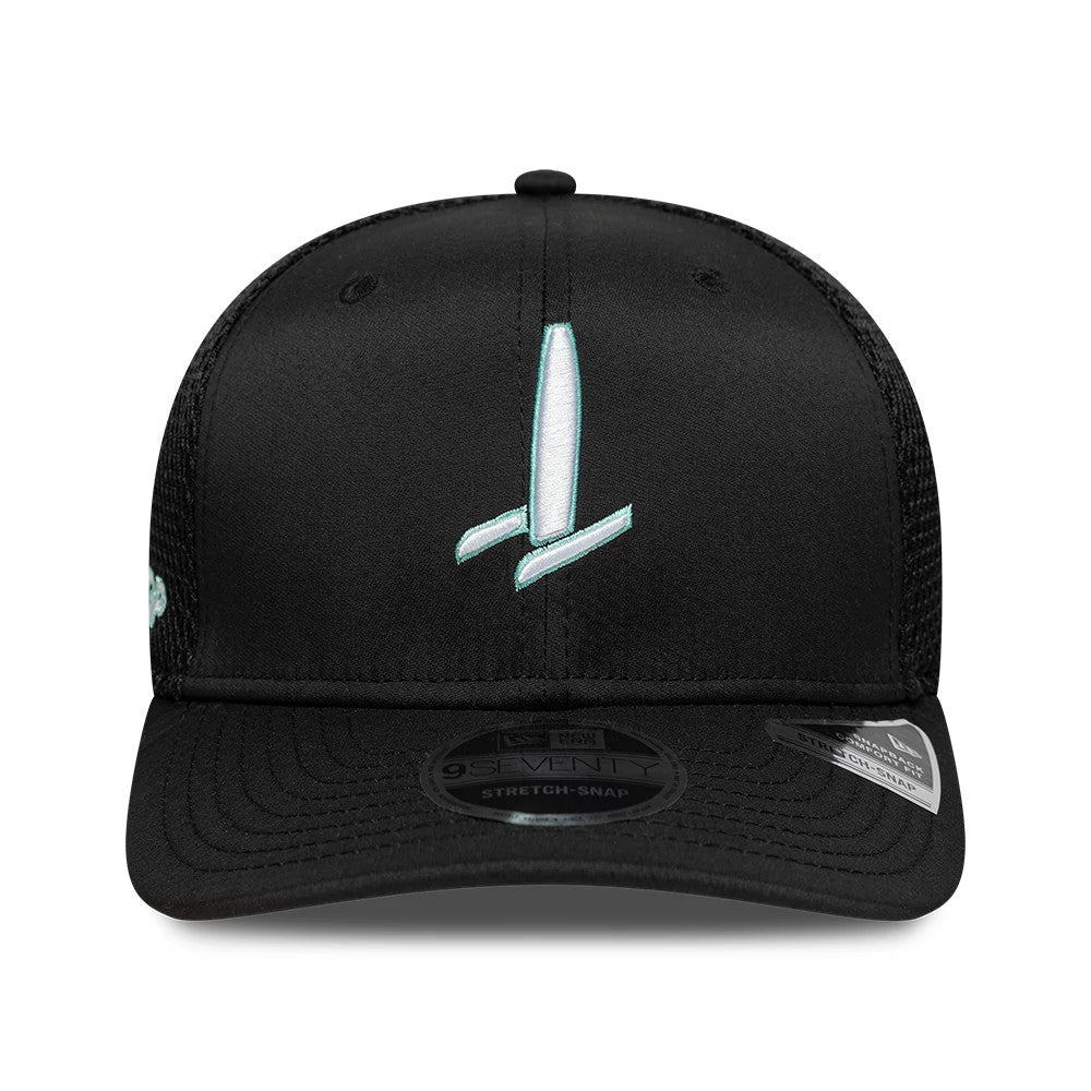 Sail GP Catamaran Black New Era 9SEVENTY Stretch Snap Adjustable Cap, front view showing a teal embroidered sail logo on the front panel, complemented by a black pre-curved visor and a 9SEVENTY size sticker at the centre.