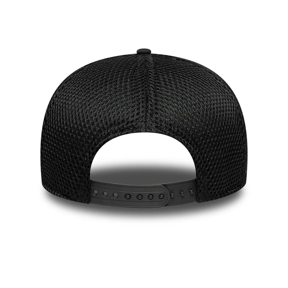 Pictured is this Catamaran Sail GP 9SEVENTY Stretch Snap cap in black. 4