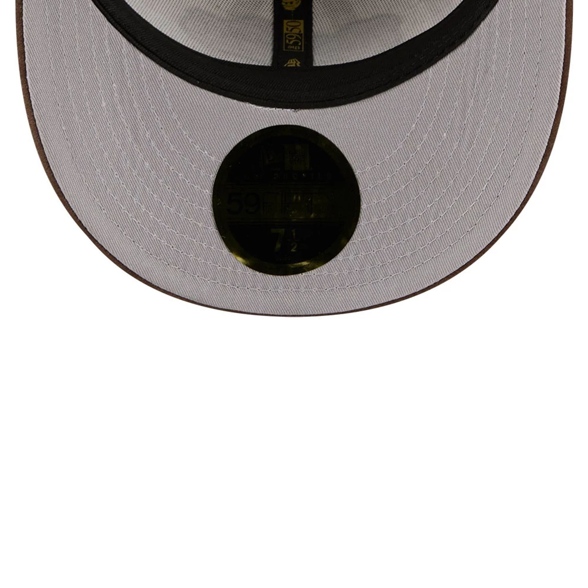 Pictured is this New Era 59FIFTY Day Low Profile 59FIFTY Fitted cap in open beige. 2