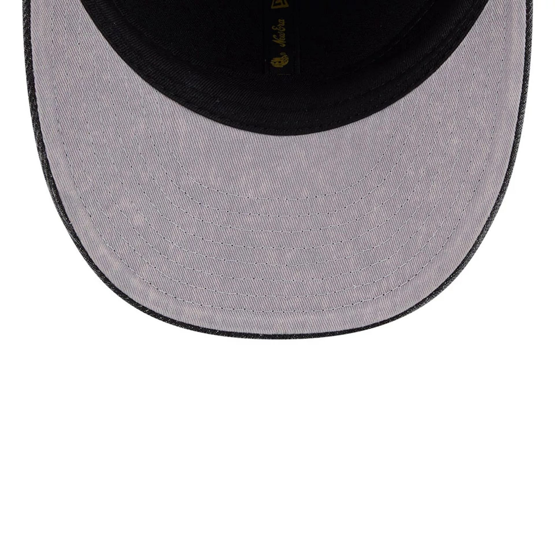 Pictured is this MLB 59FIFTY Day Chicago White Sox Low Profile 59FIFTY Fitted cap in black. 2