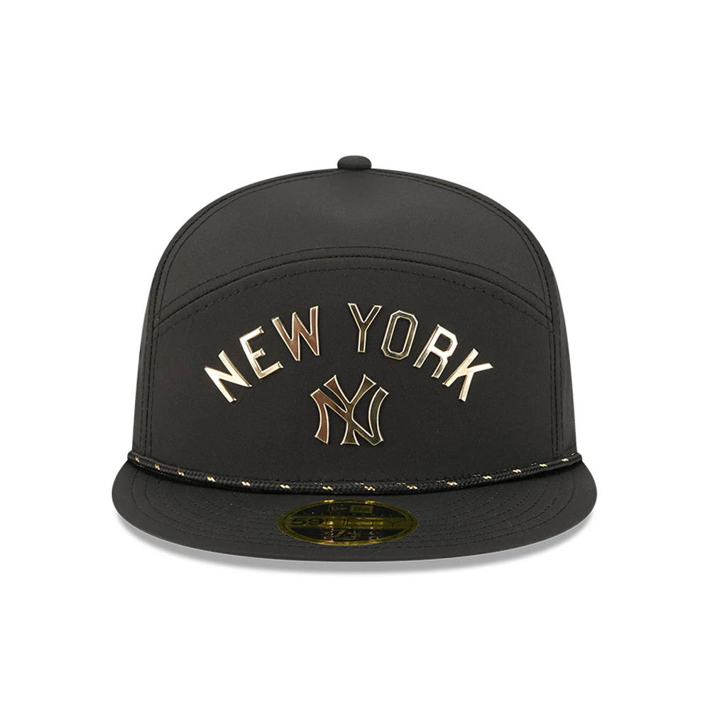 Pictured is this MLB 59FIFTY Day New York Yankees Split Panel 59FIFTY Fitted cap in black. 3