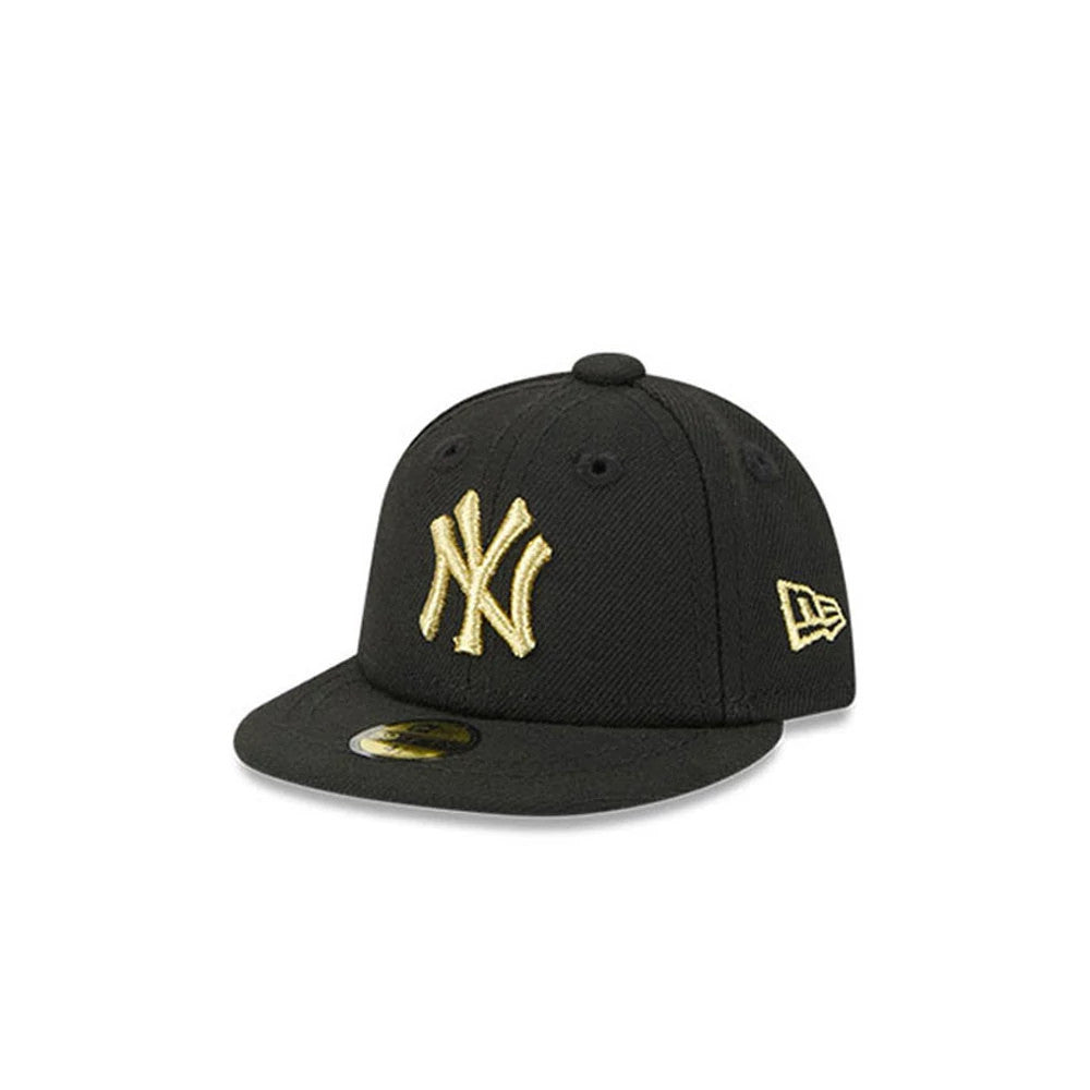 Pictured is this MLB 59FIFTY Day New York Yankees Mini 59FIFTY Fitted cap in black. 1